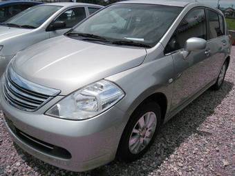 2004 Nissan Tiida Photos