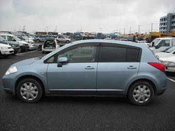 2004 Nissan Tiida Photos