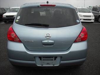 2004 Nissan Tiida Pictures