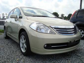 2004 Nissan Tiida Pictures