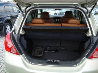 2004 Nissan Tiida Pictures