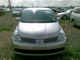 2004 Nissan Tiida Photos