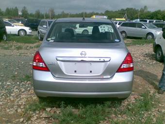 2004 Nissan Tiida Photos