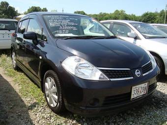 2004 Nissan Tiida Pictures