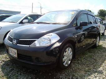 2004 Nissan Tiida Photos