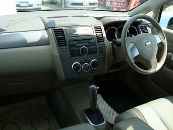 2004 Nissan Tiida Pictures