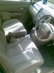 2004 Nissan Tiida Pictures