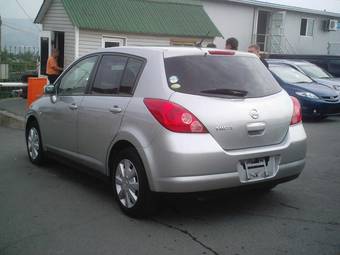 2004 Nissan Tiida Photos