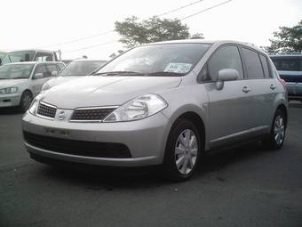 2004 Nissan Tiida Pictures