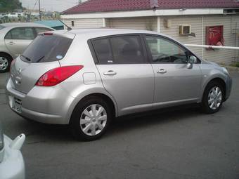 2004 Nissan Tiida Photos