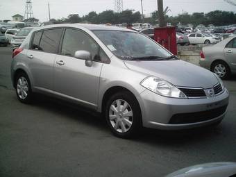 2004 Nissan Tiida Wallpapers