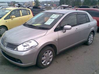 2004 Nissan Tiida Pictures