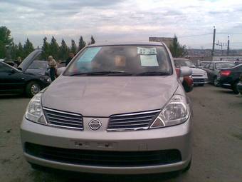 2004 Nissan Tiida Photos