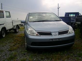 2004 Nissan Tiida Photos