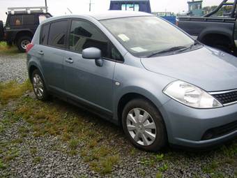 2004 Nissan Tiida Photos