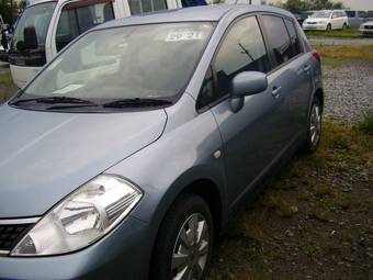 2004 Nissan Tiida Pictures