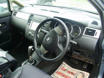 2004 Nissan Tiida Wallpapers