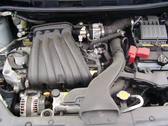 2004 Nissan Tiida Images