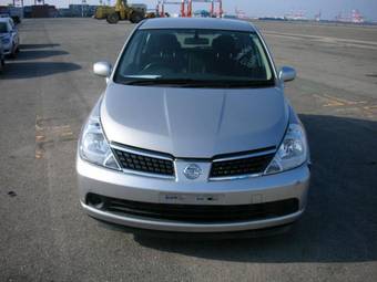 2004 Nissan Tiida Pictures