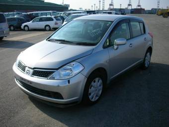 2004 Nissan Tiida Pictures