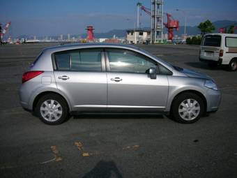 2004 Nissan Tiida Photos