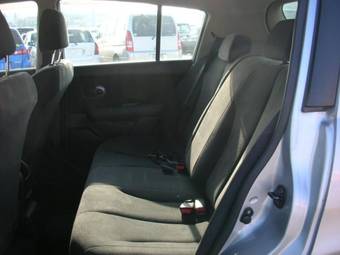 2004 Nissan Tiida Pictures