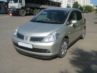 2004 Nissan Tiida Photos