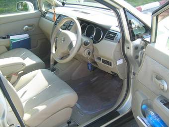 2004 Nissan Tiida Pics