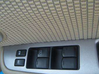 2004 Nissan Tiida Pictures