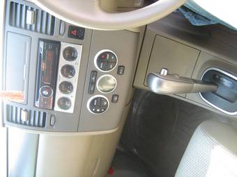 2004 Nissan Tiida Photos