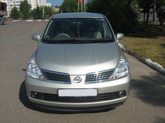 2004 Nissan Tiida Photos