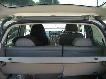 2004 Nissan Tiida Pictures