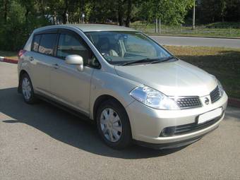 2004 Nissan Tiida Photos