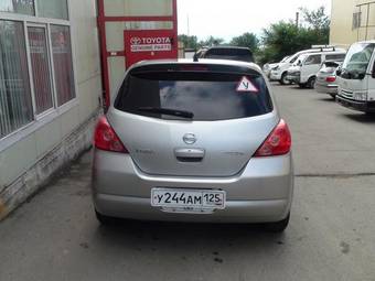 2004 Nissan Tiida Pictures