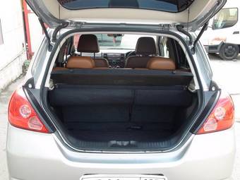 2004 Nissan Tiida Pictures