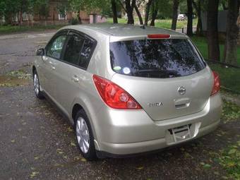 2004 Nissan Tiida Pictures