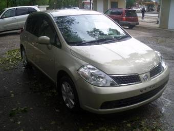 2004 Nissan Tiida Photos