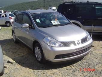 2004 Nissan Tiida Pics