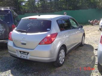 2004 Nissan Tiida Pictures