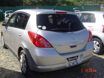 2004 Nissan Tiida Photos