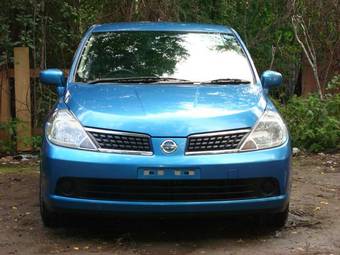 2004 Nissan Tiida Photos