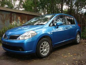 2004 Nissan Tiida Photos