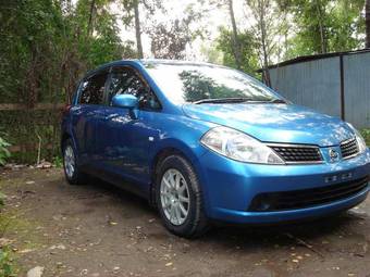 2004 Nissan Tiida Pictures