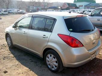 2004 Nissan Tiida Photos