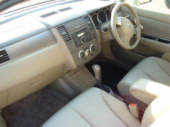 2004 Nissan Tiida Pictures