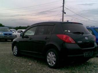 2004 Nissan Tiida Photos