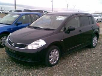 2004 Nissan Tiida Pictures