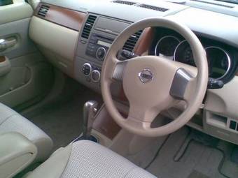 2004 Nissan Tiida Photos