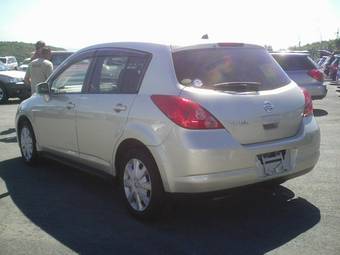 2004 Nissan Tiida Photos