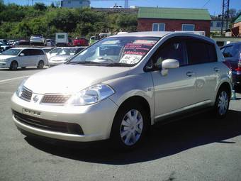 2004 Nissan Tiida Pictures